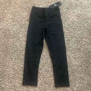 BRAND NEW WITH TAGS. XS Under Armour fitted high rise crop leggings.